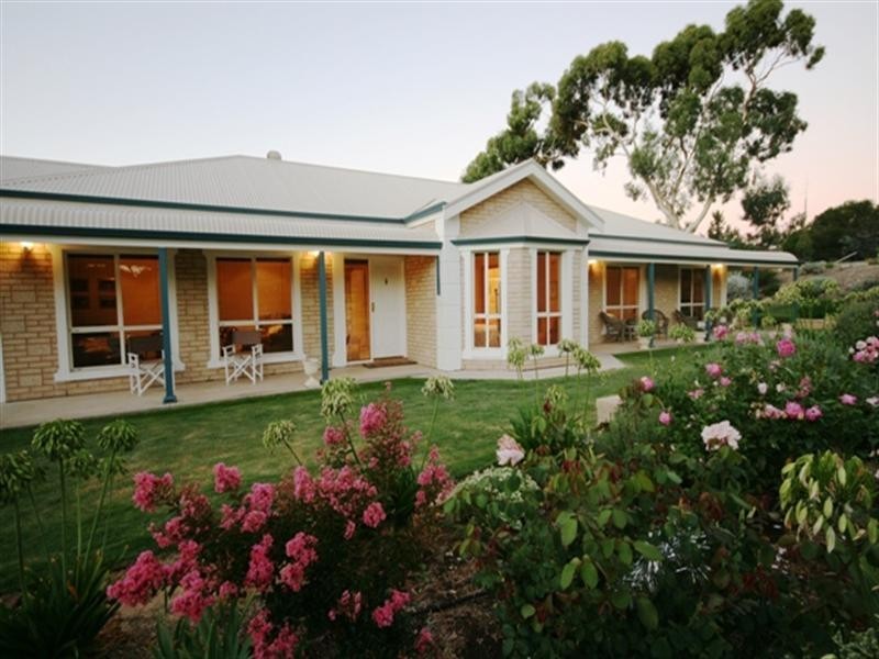 11 Jarman Crescent, Clare SA 5453