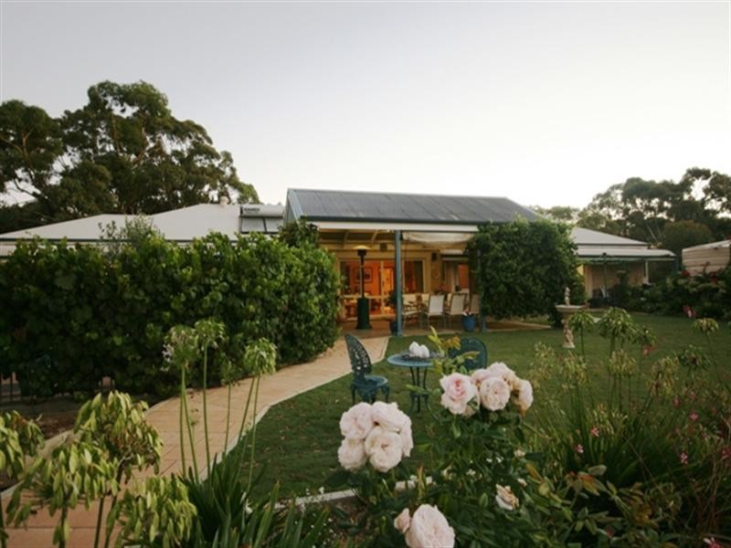 11 Jarman Crescent, Clare SA 5453