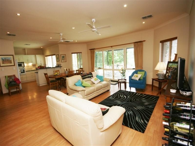 11 Jarman Crescent, Clare SA 5453