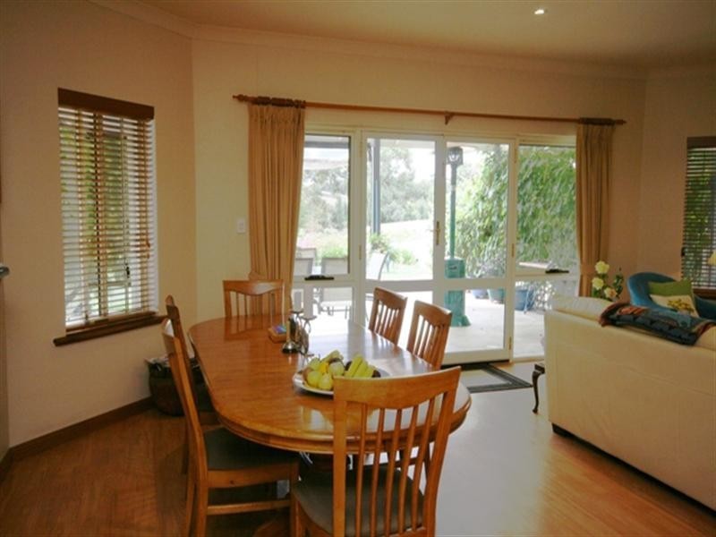 11 Jarman Crescent, Clare SA 5453