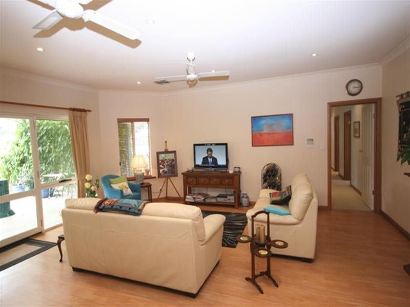 11 Jarman Crescent, Clare SA 5453