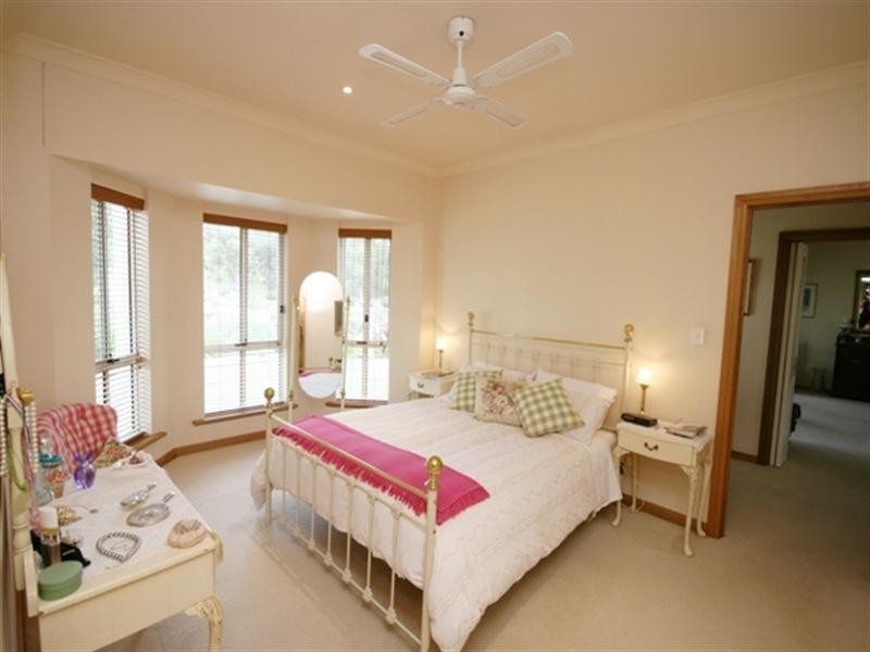 11 Jarman Crescent, Clare SA 5453