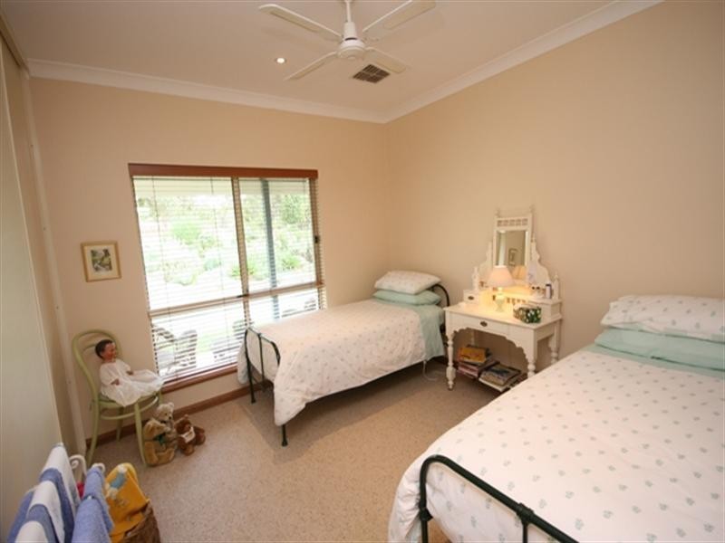 11 Jarman Crescent, Clare SA 5453