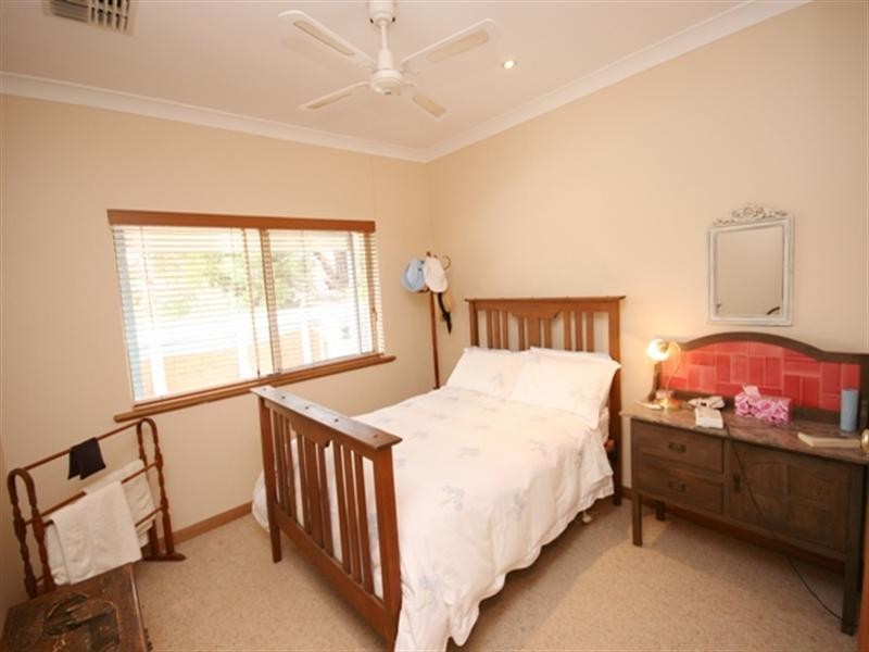 11 Jarman Crescent, Clare SA 5453