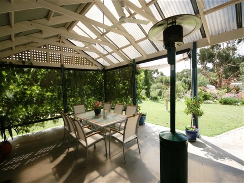 11 Jarman Crescent, Clare SA 5453