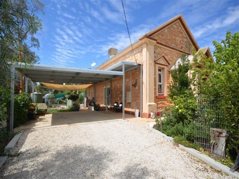 8 Sixth Street KOOLUNGA, Clare SA 5453