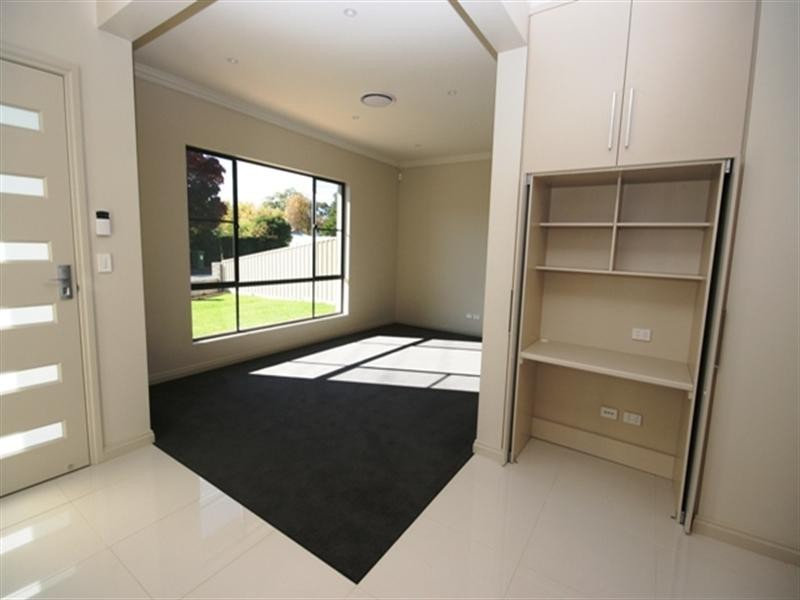 6 Strickland Street, Clare SA 5453