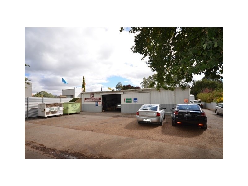 7 Old North Road, Clare SA 5453