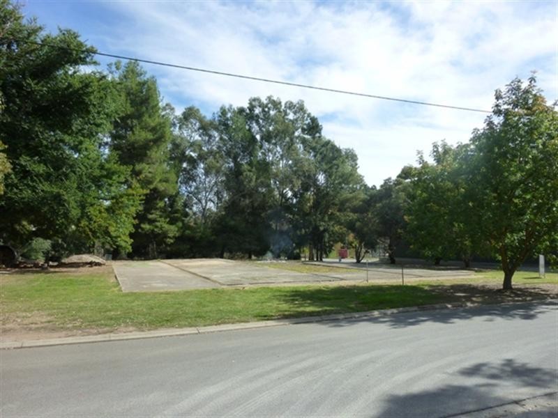 16 East Terrace, Clare SA 5453