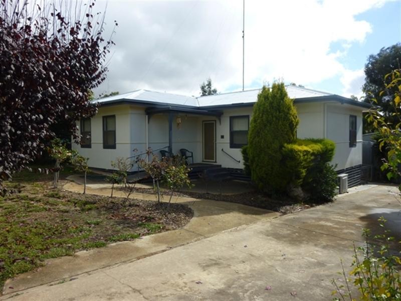 37 Essington Avenue, Clare SA 5453