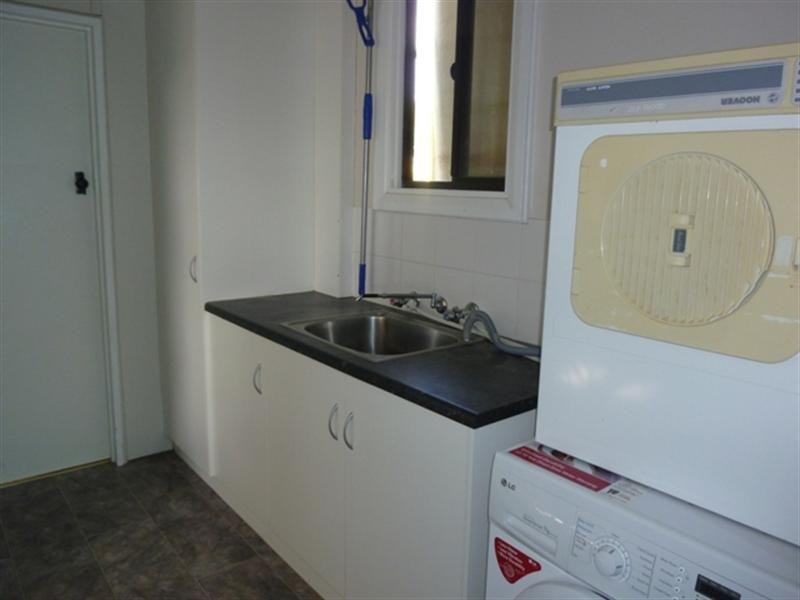 37 Essington Avenue, Clare SA 5453