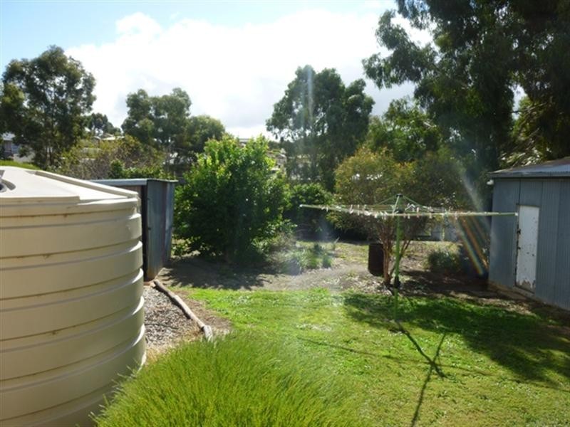 37 Essington Avenue, Clare SA 5453