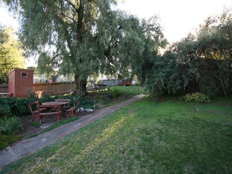 19 Commercial Street, Burra SA 5417