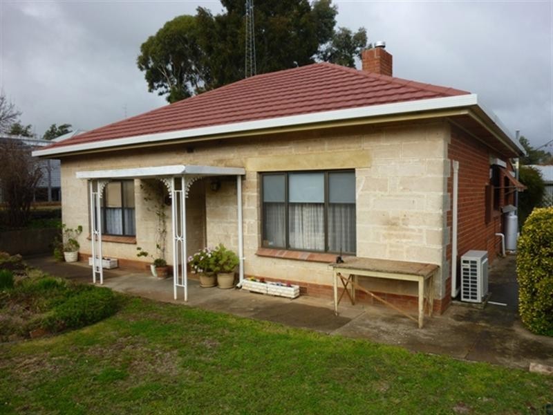 11 Mill Street, Clare SA 5453