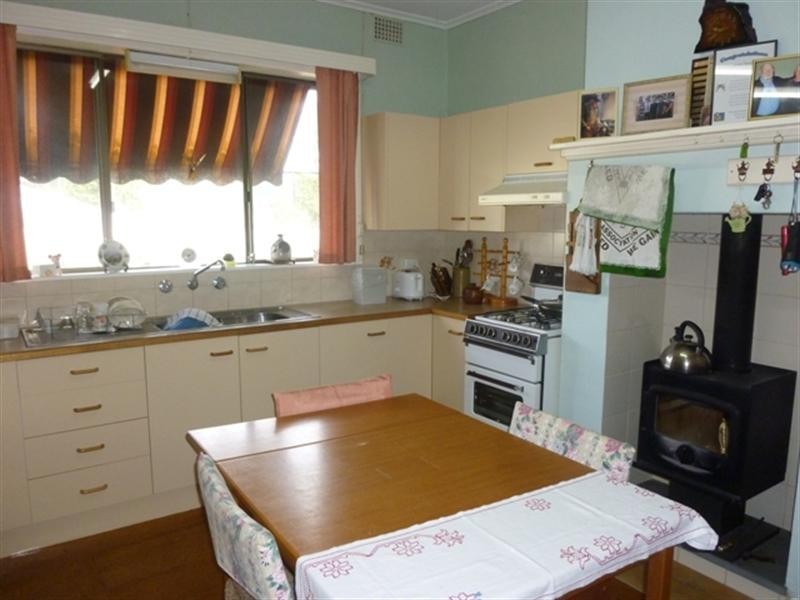 11 Mill Street, Clare SA 5453