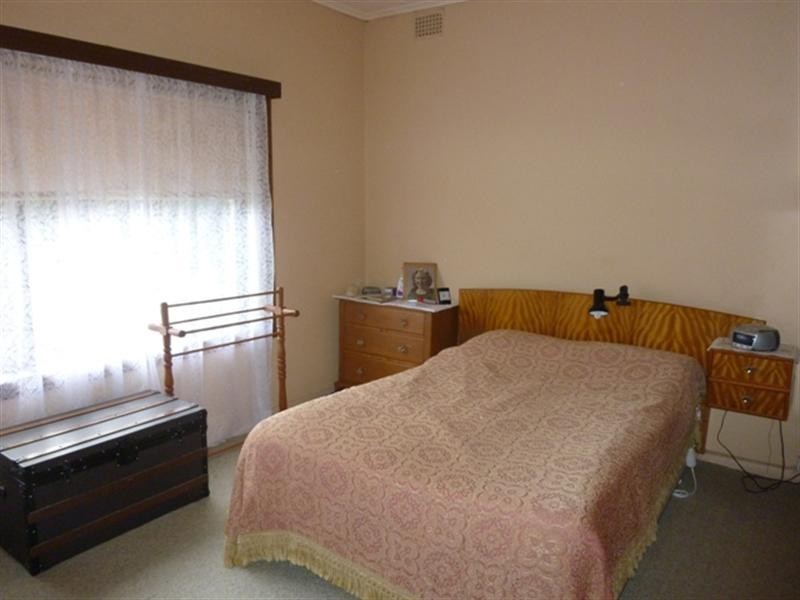 11 Mill Street, Clare SA 5453