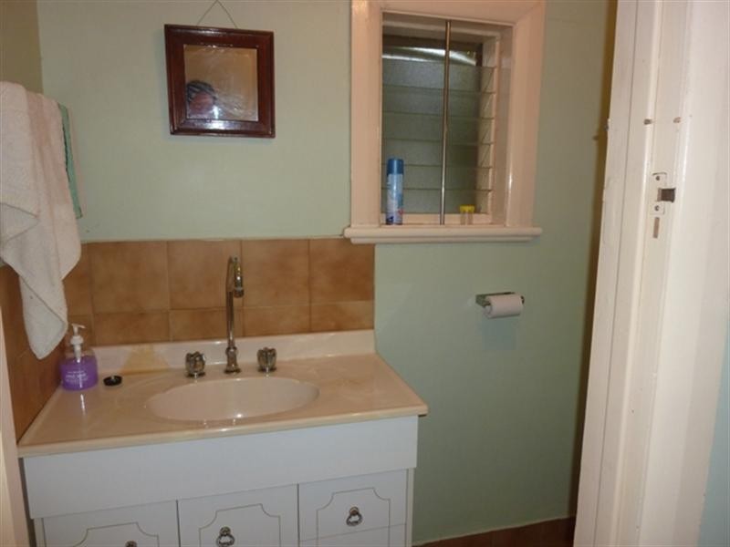 11 Mill Street, Clare SA 5453