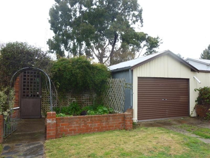 11 Mill Street, Clare SA 5453