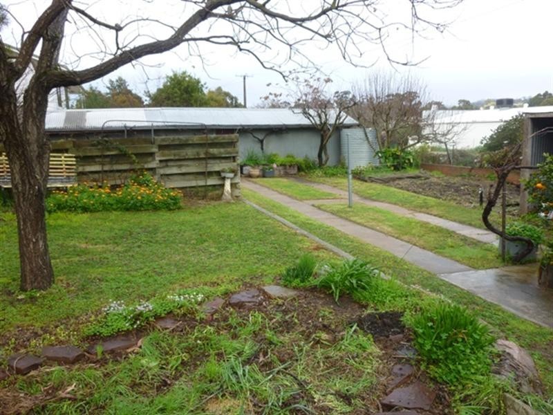 11 Mill Street, Clare SA 5453