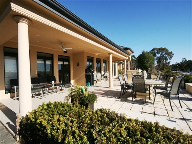 13 Bindarrah Road, Clare SA 5453