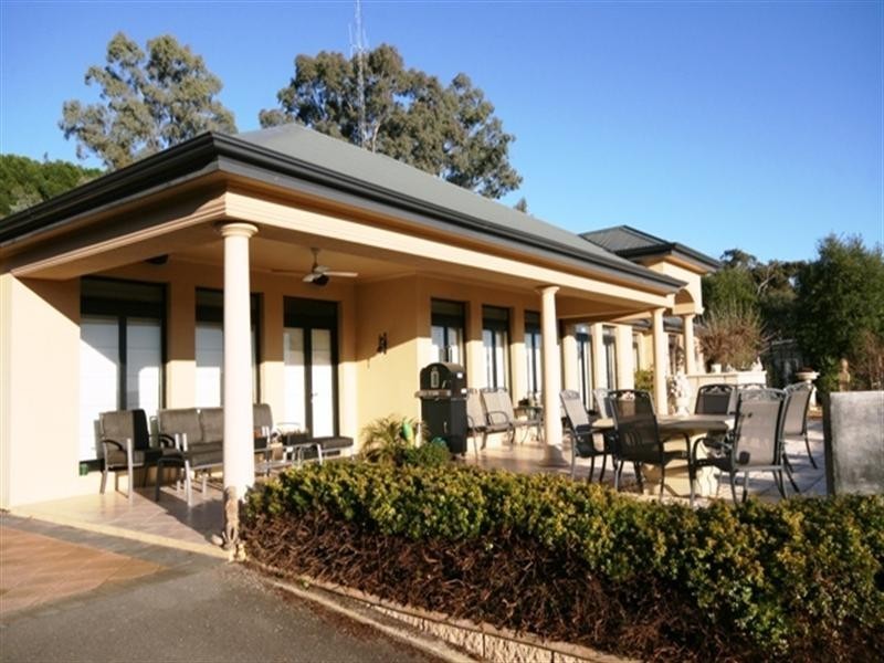 13 Bindarrah Road, Clare SA 5453