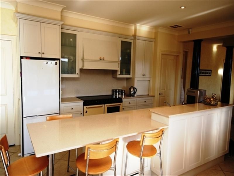 13 Bindarrah Road, Clare SA 5453