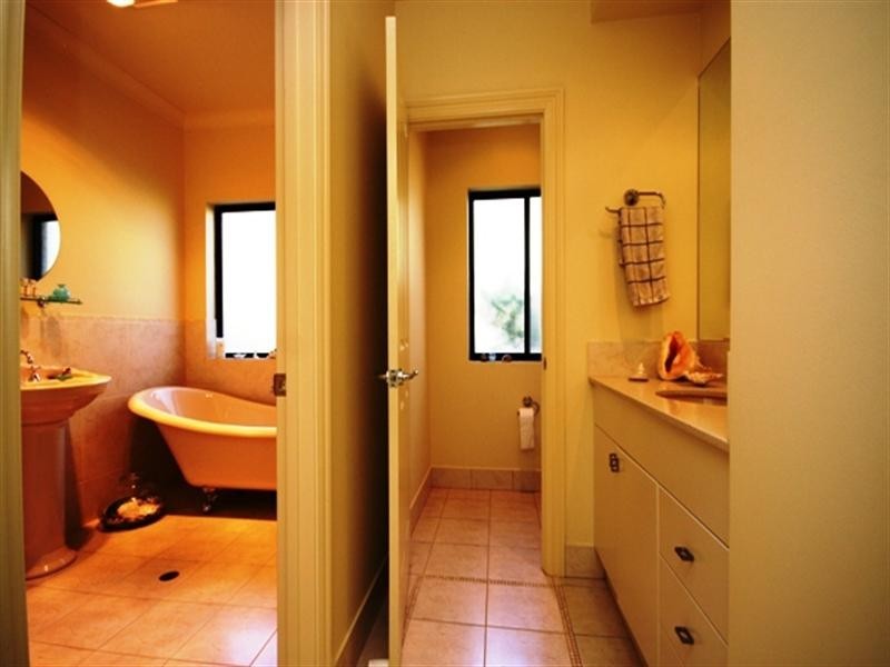 13 Bindarrah Road, Clare SA 5453