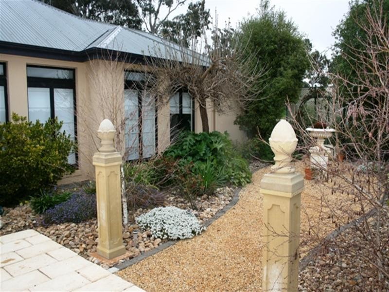 13 Bindarrah Road, Clare SA 5453