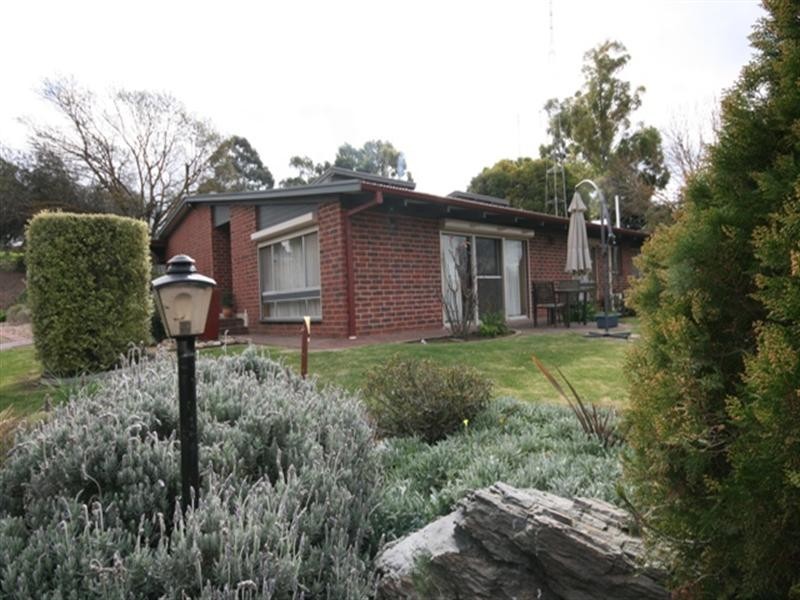 12 Sunnyside Drive, Clare SA 5453