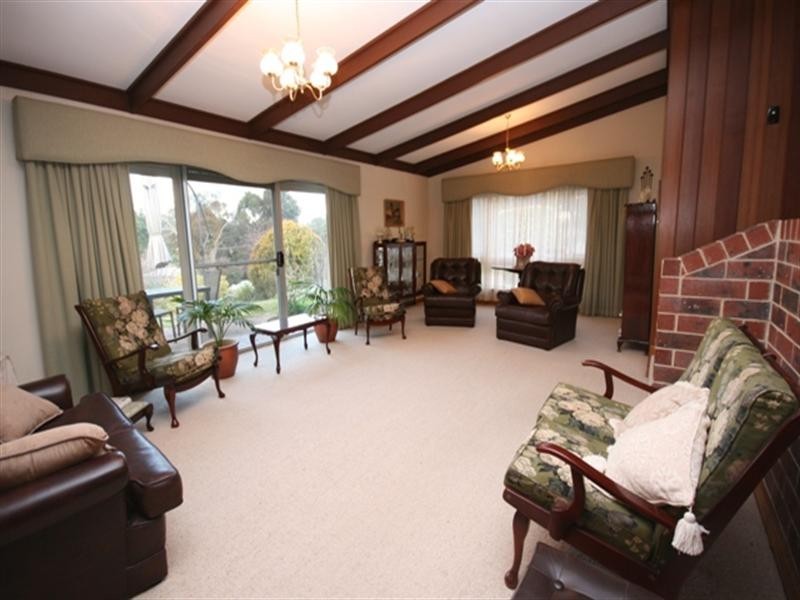 12 Sunnyside Drive, Clare SA 5453