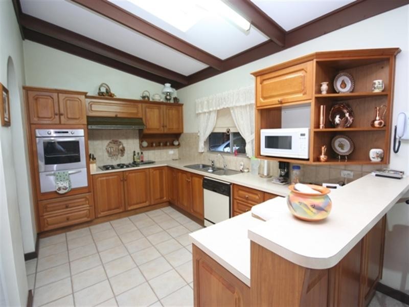 12 Sunnyside Drive, Clare SA 5453