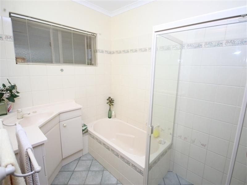 12 Sunnyside Drive, Clare SA 5453