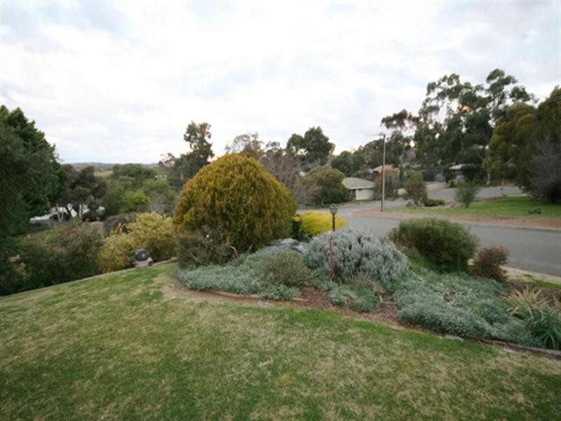 12 Sunnyside Drive, Clare SA 5453