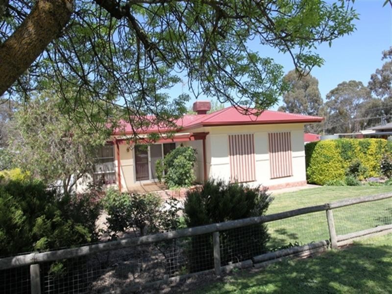 3 Melrose Avenue, Clare SA 5453