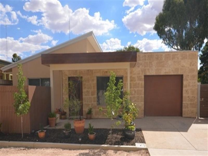 6 William Street, Clare SA 5453