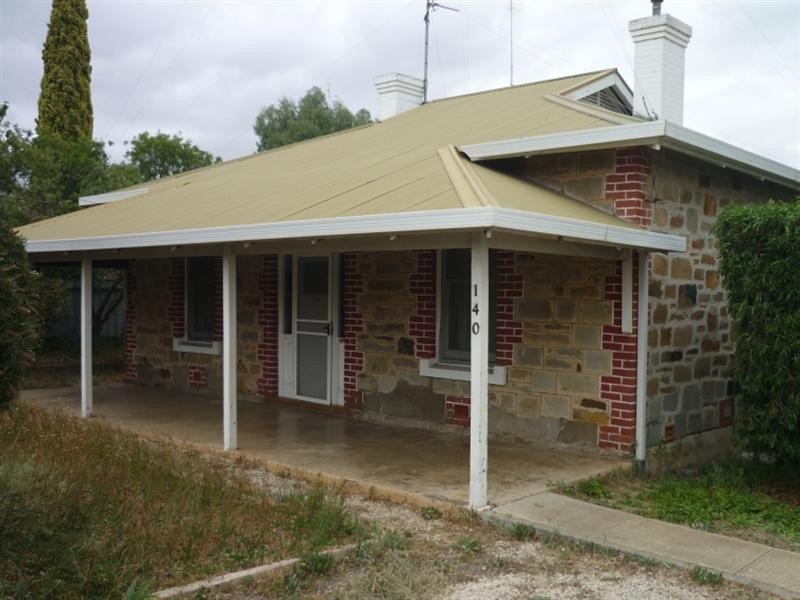140 Main North, Clare SA 5453