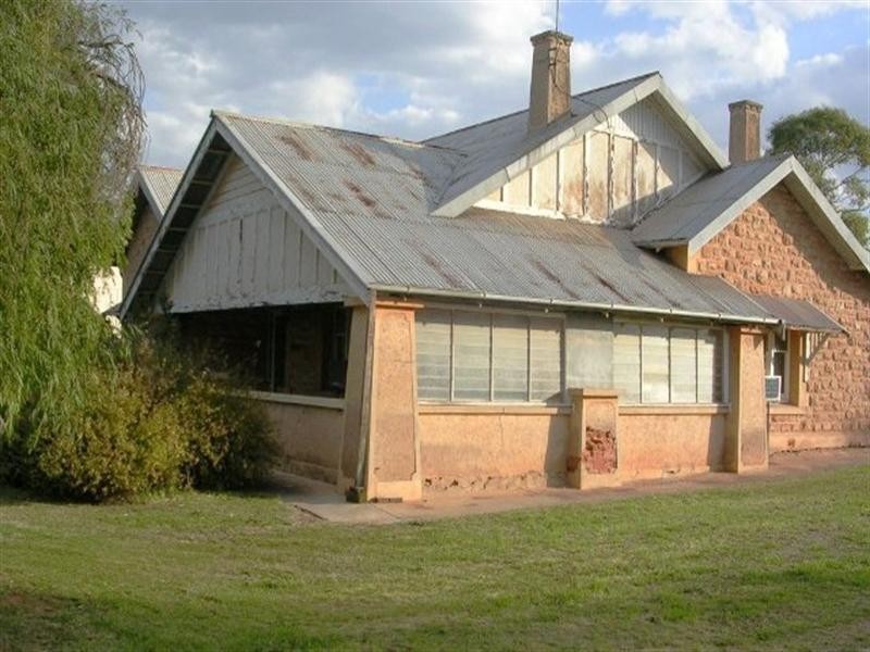 16 Sixth Street, Gladstone SA 5473