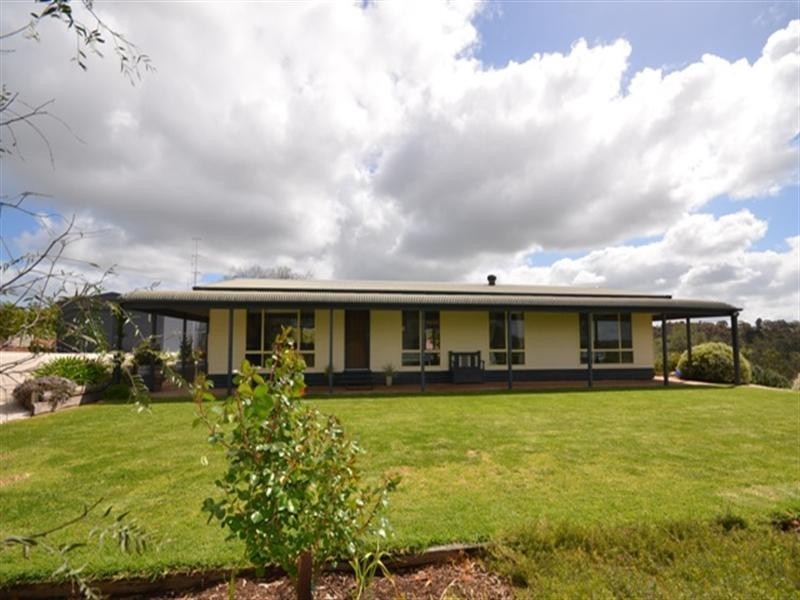 11A Henry Street, Clare SA 5453