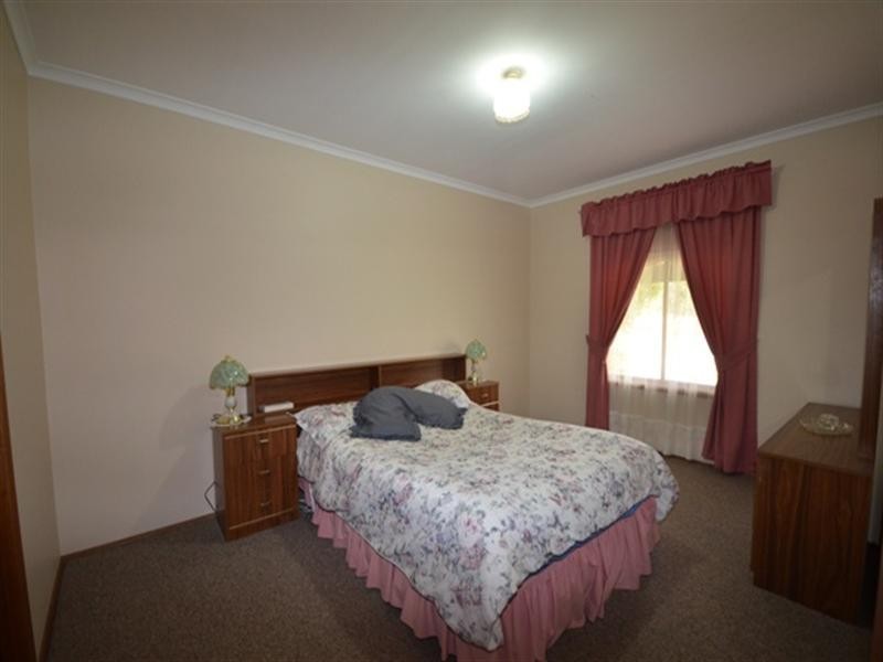 1 The Grove, Burra SA 5417