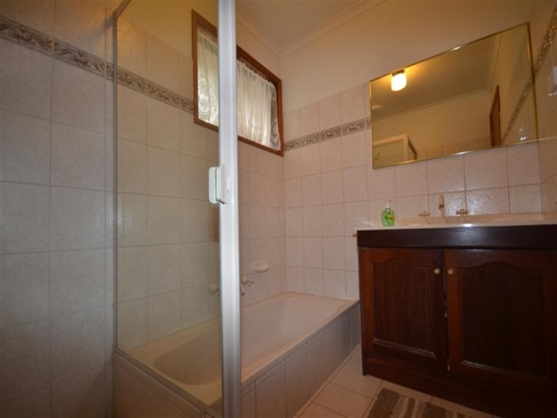 1 The Grove, Burra SA 5417