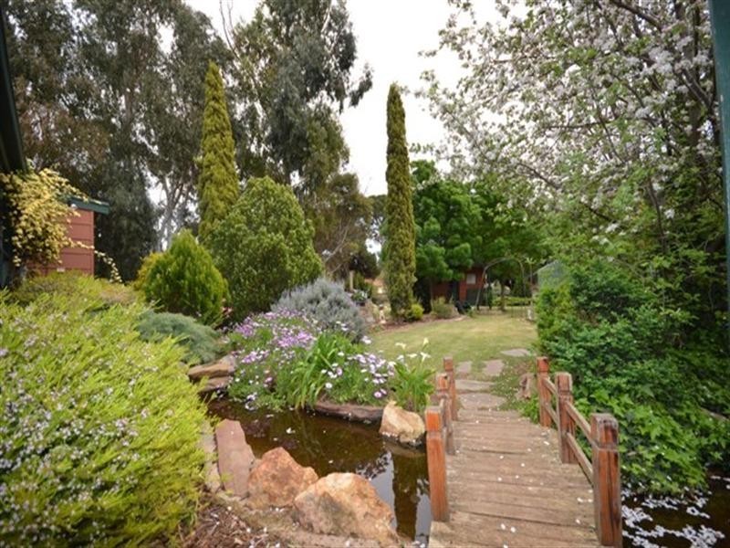 1 The Grove, Burra SA 5417