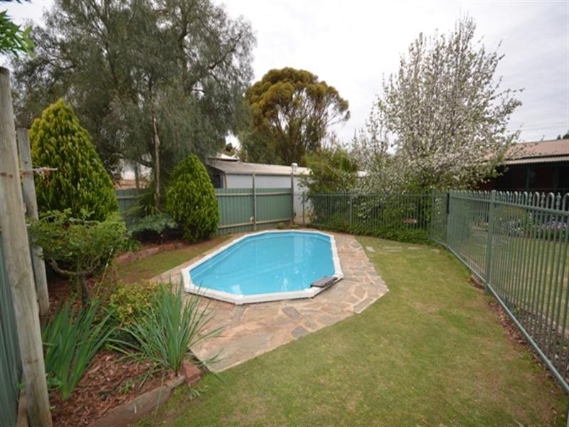 1 The Grove, Burra SA 5417