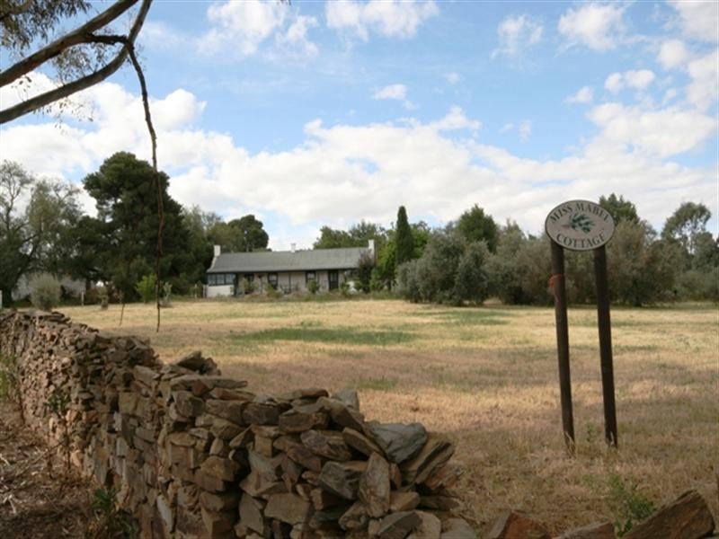 2 Penclawdd Street, Burra SA 5417