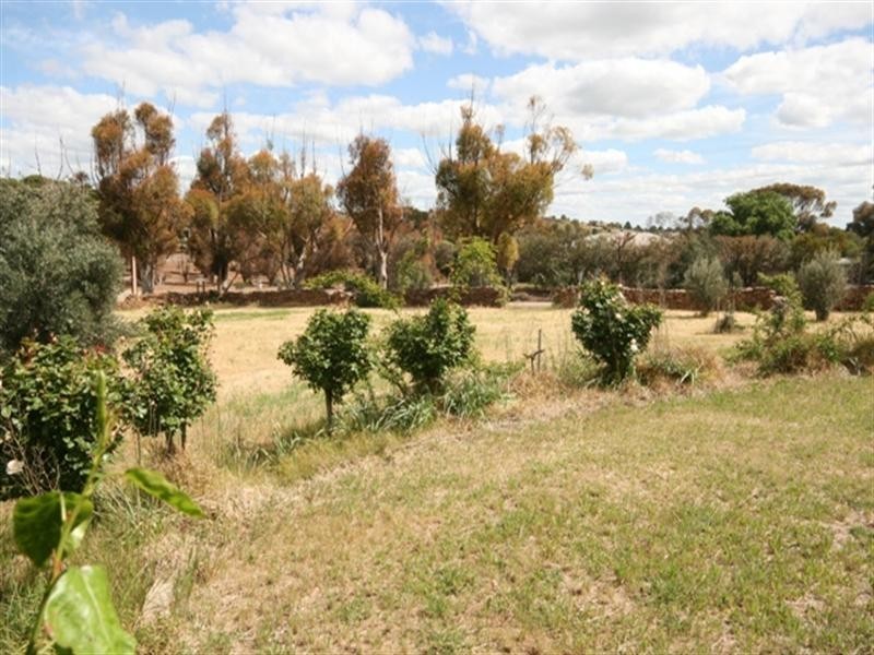 2 Penclawdd Street, Burra SA 5417