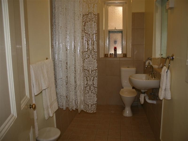 19 Commercial Street, Burra SA 5417