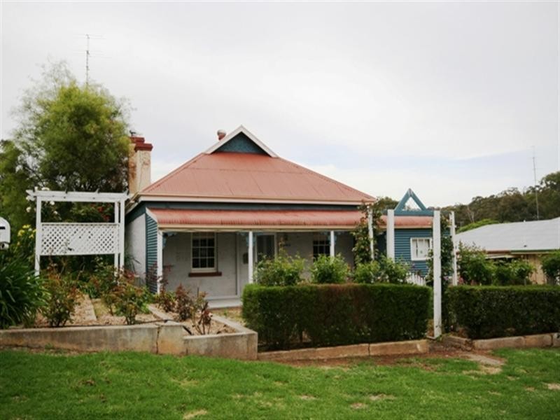 2 Stanley Street, Clare SA 5453