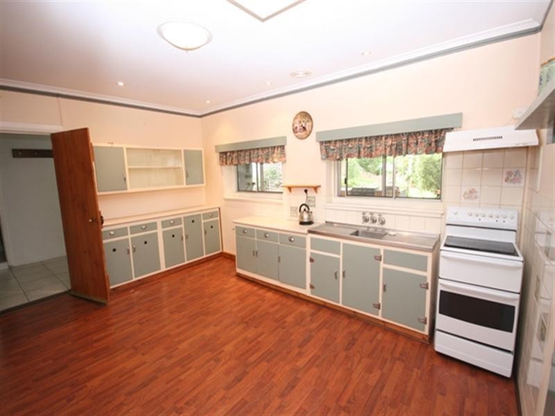 2 Stanley Street, Clare SA 5453