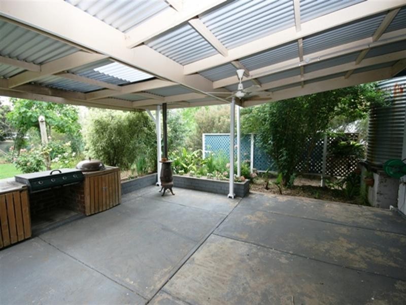 2 Stanley Street, Clare SA 5453