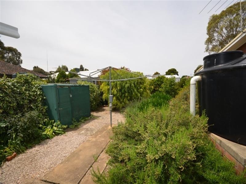 10 Strickland Street, Riverton SA 5412