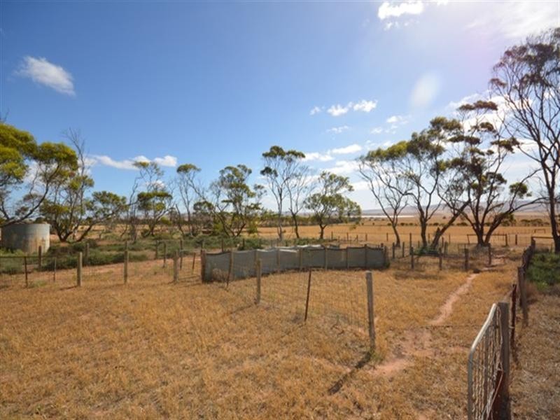 “Pinery Hut” Bumbunga via, Lochiel SA 5510